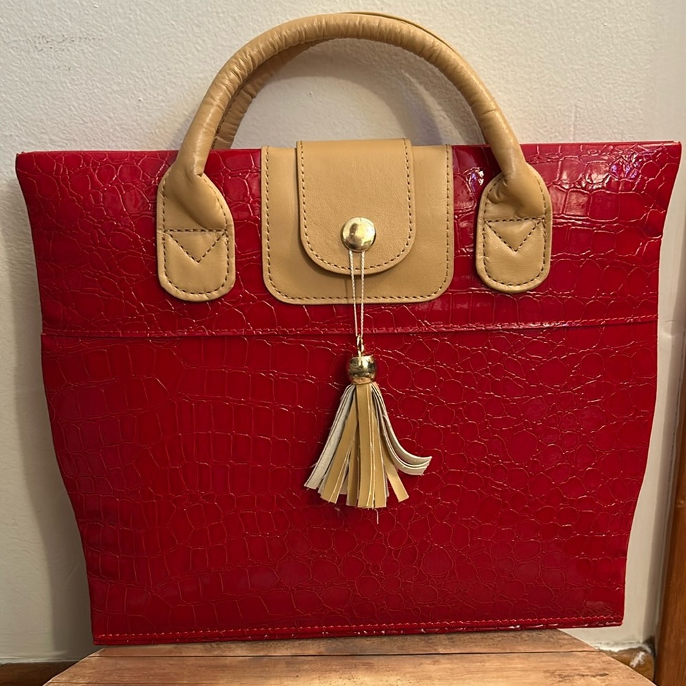 Ruckus Books Vinyl Handled World of Fashion Purse Book 2014